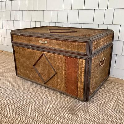 Sale Photo Thumbnail #1071: Has a lot of damage, very weathered, refer to photos
Measures: 27.5" wide x 18" deep x 17.25" high