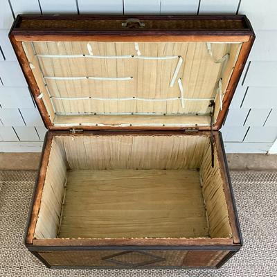 Sale Photo Thumbnail #1064: Has a lot of damage, very weathered, refer to photos
Measures: 27.5" wide x 18" deep x 17.25" high