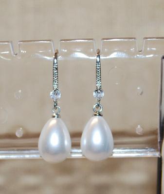 All White Faux Pear Shaped Pearl Hook Earring Set (1" x ½")