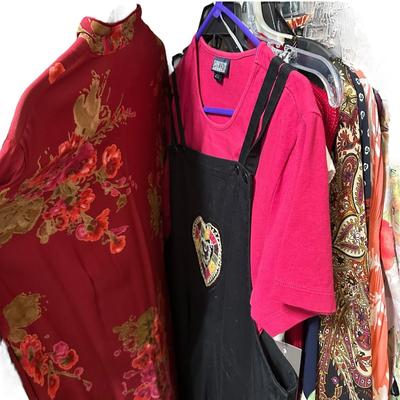 Big Lot of Women's Dresses, Skirts Sizes Medium and Large