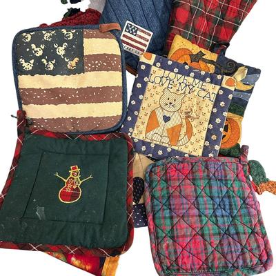 Lot of Kitchen Potholders and Towels