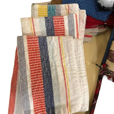 Lot of Kitchen Potholders and Towels