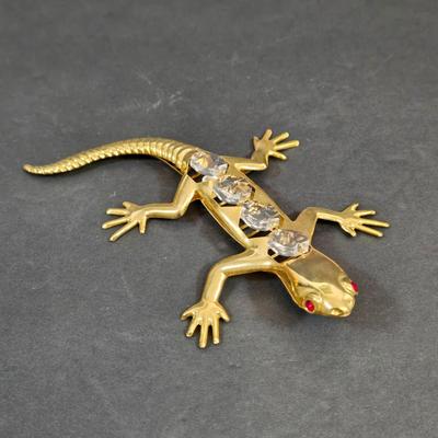 LOT 101D: Gold-tone and Glass Mini Chandelier, Pumpkin Coach, Dragonfly, and Lizard