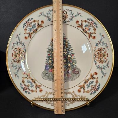 LOT 104D: Lenox 3 Qt. Round Baker, Christmas Tree Plate, Holiday Bowl, and Santa Figurine