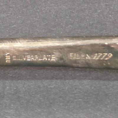 LOT 114D: Assorted Cutlery and Servings Utensils