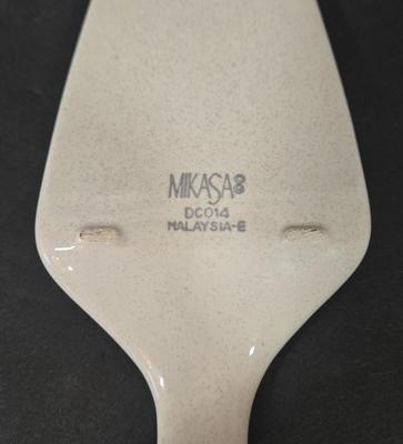 LOT 114D: Assorted Cutlery and Servings Utensils