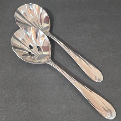 LOT 114D: Assorted Cutlery and Servings Utensils