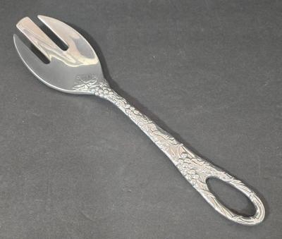 LOT 114D: Assorted Cutlery and Servings Utensils