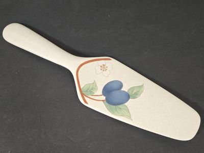 LOT 114D: Assorted Cutlery and Servings Utensils