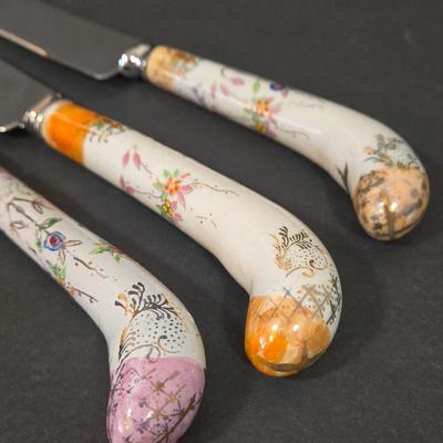 LOT 114D: Assorted Cutlery and Servings Utensils