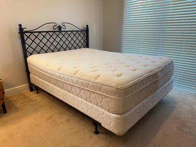 Black Metal Lattice Queen Bed with Frame
