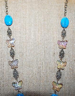 Oval Blue Crackled "Jade" Stones NECKLACE with Clear Acrylic BUTTERFLY Accents & Flower Spacers on a Silver Tone Chain and...