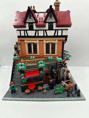 LEGO Icons Tudor Corner Complete Set