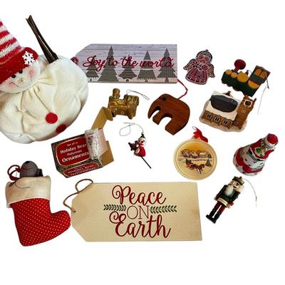 Sale Photo Thumbnail #89: Mixed Lot of Christmas Ornaments and Decor