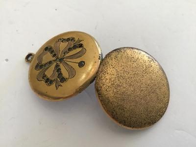 1900 Vintage Gold Plate Locket With Stones. Marked