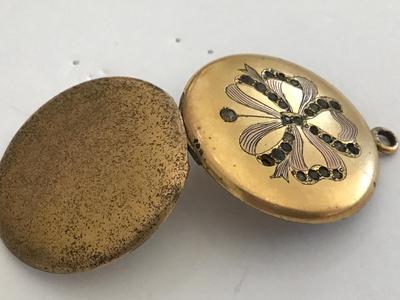 1900 Vintage Gold Plate Locket With Stones. Marked
