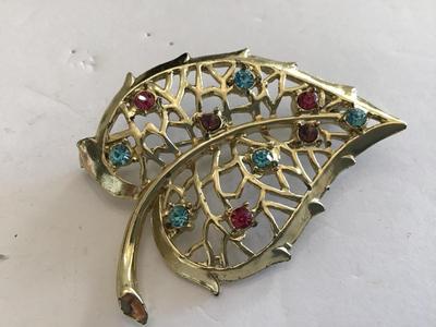 Rhinestone Brooch gold Tone