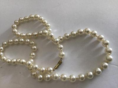 Vintage Knotted Barrel Clasp Pearl like Necklace. Nice