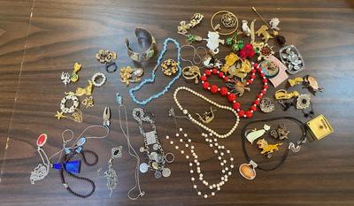 Assorted Costume Jewlery Lot. Monet, Avon +++