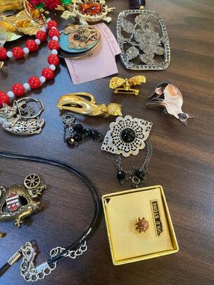 Assorted Costume Jewlery Lot. Monet, Avon +++