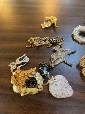 Assorted Costume Jewelry Brooch Lot. Trifari, Monet, Craft ++++
