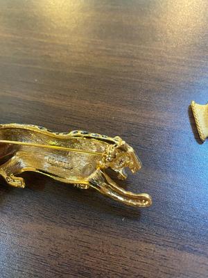 Assorted Costume Jewelry Brooch Lot. Trifari, Monet, Craft ++++