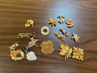 Assorted Costume Jewelry Brooch Lot. Trifari, Monet, Craft ++++