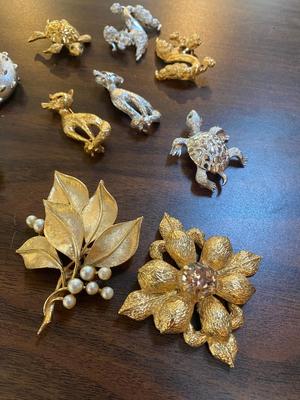 Assorted Costume Jewelry Brooch Lot. Trifari, Monet, Craft ++++