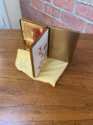 Vintage Makeup Compact W/ Comb