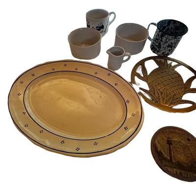 12 Pieces Mixed Items - Pineapple Trivet, Plates, Cups, Bowls, Kitchen