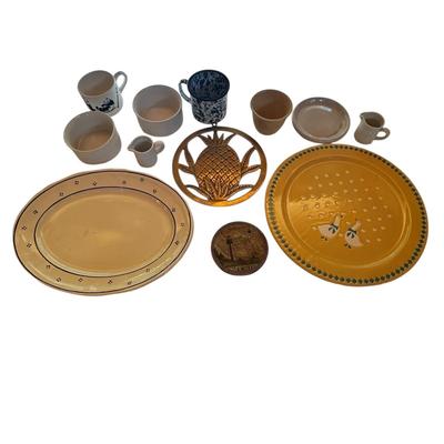 12 Pieces Mixed Items - Pineapple Trivet, Plates, Cups, Bowls, Kitchen