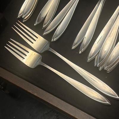 LOT 58: Gorham Sterling Silver Flatware - Incomplete Set - Knives Not Weighed (Sterling Handles/Stainless Blades) - 1108 Grams
