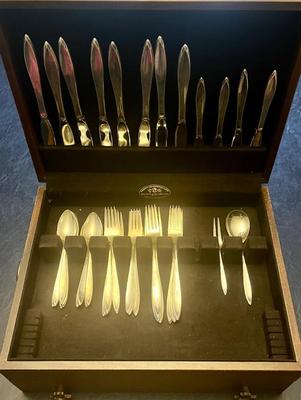 LOT 58: Gorham Sterling Silver Flatware - Incomplete Set - Knives Not Weighed (Sterling Handles/Stainless Blades) - 1108 Grams