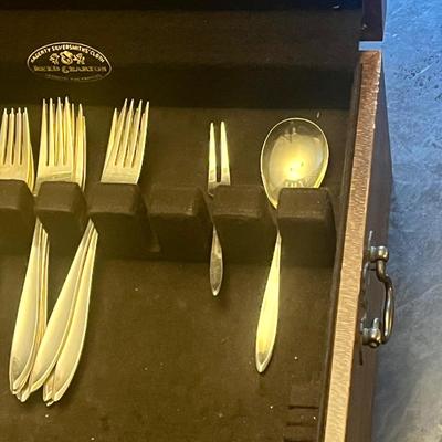 LOT 58: Gorham Sterling Silver Flatware - Incomplete Set - Knives Not Weighed (Sterling Handles/Stainless Blades) - 1108 Grams