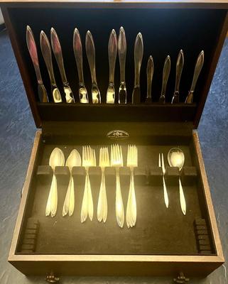 LOT 58: Gorham Sterling Silver Flatware - Incomplete Set - Knives Not Weighed (Sterling Handles/Stainless Blades) - 1108 Grams