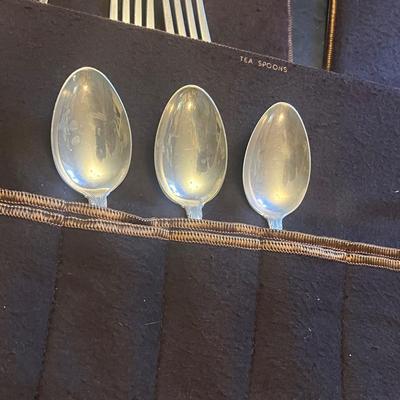 LOT 59: Towle Sterling Silver French Provincial Flatware - Knives Not Weighed - 1076 Grams