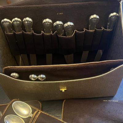 LOT 59: Towle Sterling Silver French Provincial Flatware - Knives Not Weighed - 1076 Grams