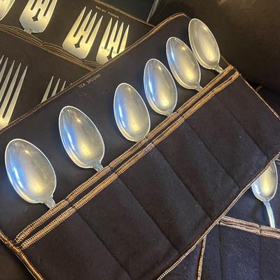 LOT 59: Towle Sterling Silver French Provincial Flatware - Knives Not Weighed - 1076 Grams