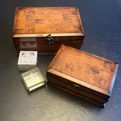 LOT 60: Collection of Jewelry Boxes