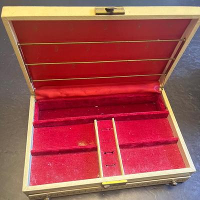 LOT 61: Jewelry Boxes