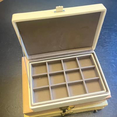 LOT 61: Jewelry Boxes