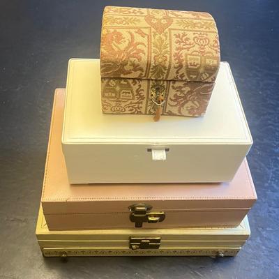 LOT 61: Jewelry Boxes