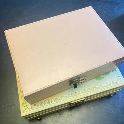 LOT 61: Jewelry Boxes