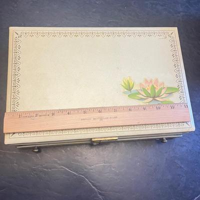 LOT 61: Jewelry Boxes