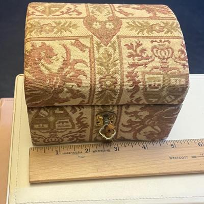 LOT 61: Jewelry Boxes