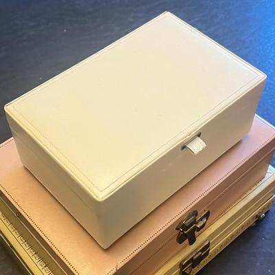 LOT 61: Jewelry Boxes