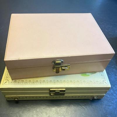 LOT 61: Jewelry Boxes