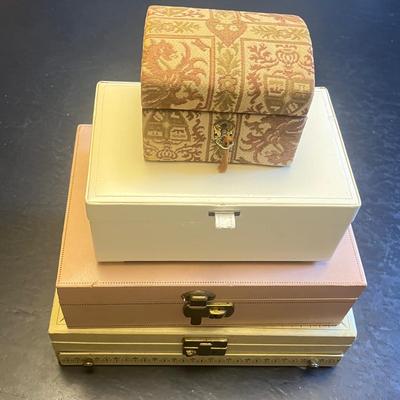LOT 61: Jewelry Boxes