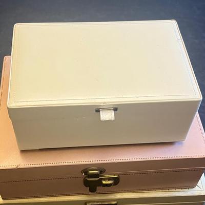 LOT 61: Jewelry Boxes
