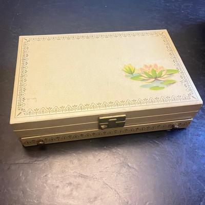 LOT 61: Jewelry Boxes